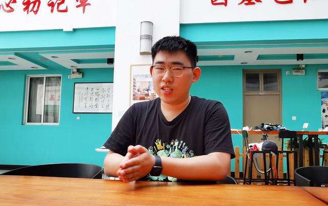 大学生喜获8k奖学金，却不舍得给女友买200元面膜，你怎么看