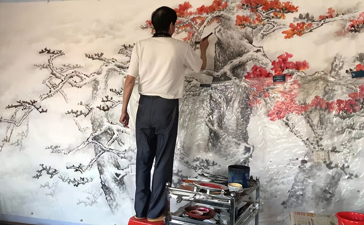 畫家梁漢釗創(chuàng)作巨幅紅棉圖