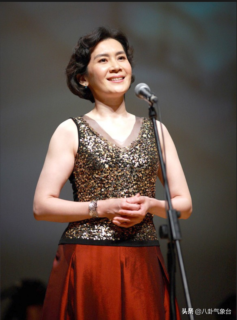 “气质美人”肖雄，将一生奉献给演艺事业，单身30年不后悔