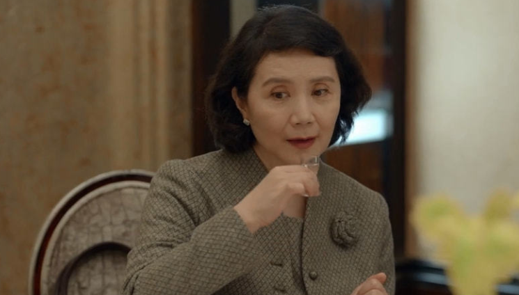 著名女星严晓频:父亲是老戏骨,她嫁青梅竹马的平凡丈夫幸福吗?