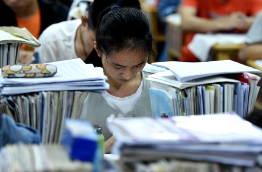 河南考生破防了，2022年高考预估人数出炉，毫无疑问河南稳居榜首