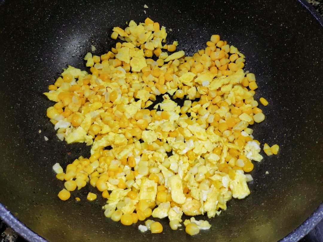 甜玉米粒怎么炒（香甜的蜜糖味道加上鸡蛋的鲜美太好吃了）