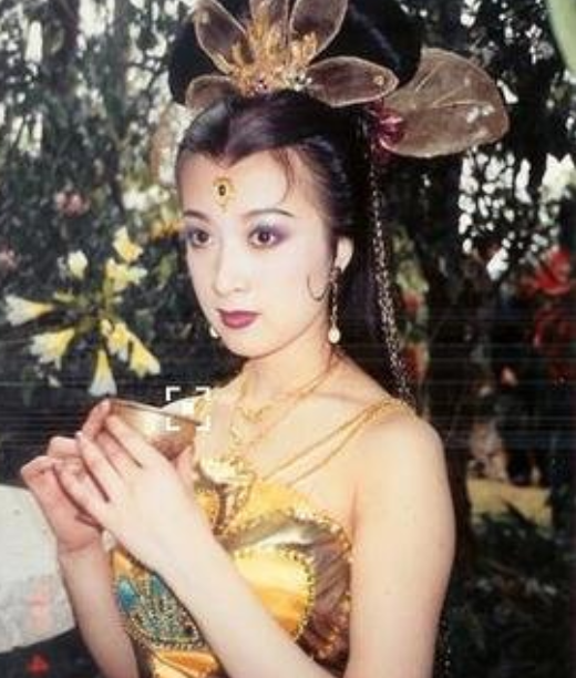 女星“生图”藏不住，颜值崩塌，戚薇躺枪，还不如早年漂亮，真惨