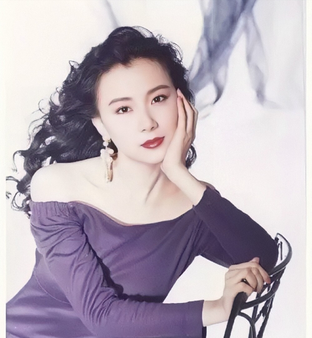 6位有"第一美"之称的女星:陈红似油画,林青霞关之琳难分高下