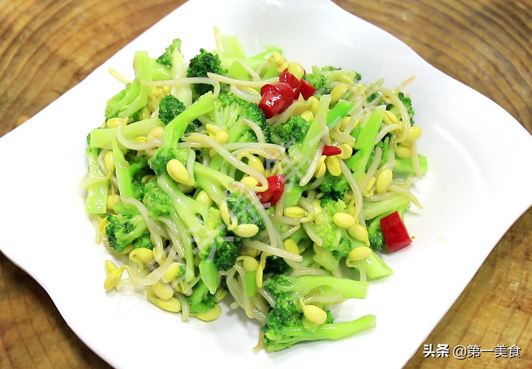 冬季天寒地冻，容易滑倒，推荐多吃这5种“高钙”食物，强筋健骨