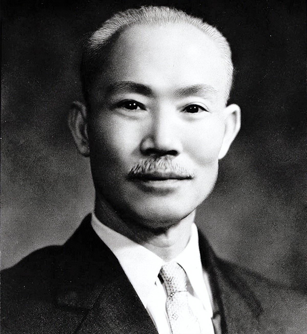 �����������䣺Ǳ����Ӫ�߲���꣬��������Ĺ�������ֻ������