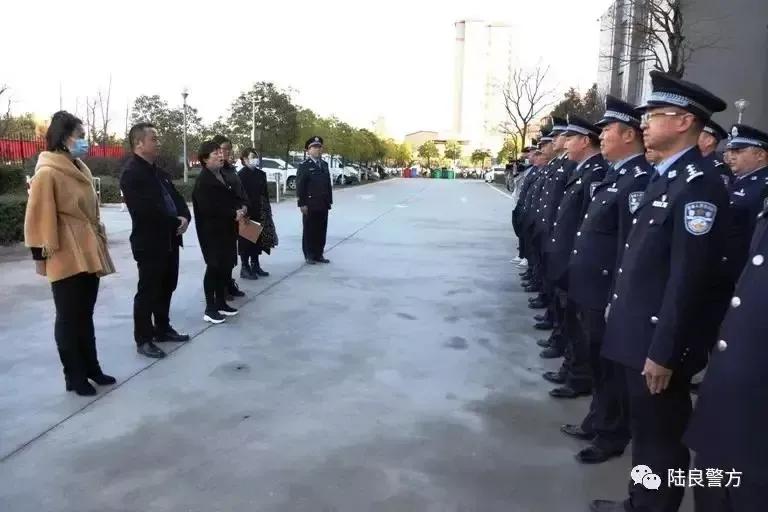 中共陆良县委副书记胡燕一行到县公安局开展春节慰问