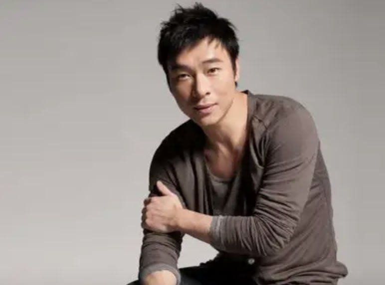 一手好牌却打得稀烂，这8位“高开低走”的港星，个个不值得原谅