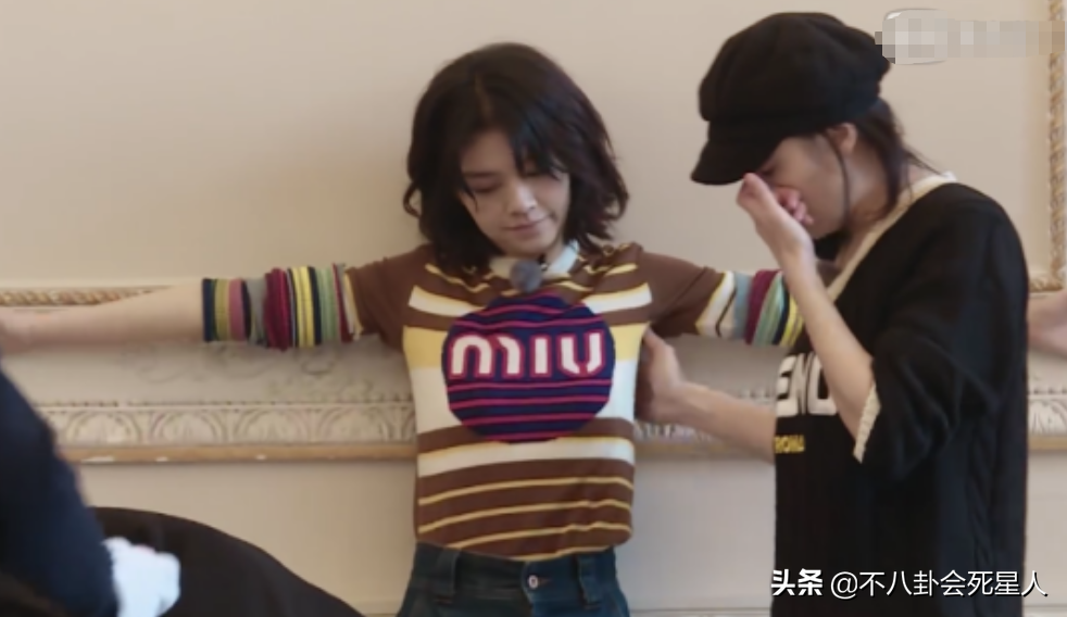 单看个个是美人，合照却开“大头特效”，这些女星被“虐惨”