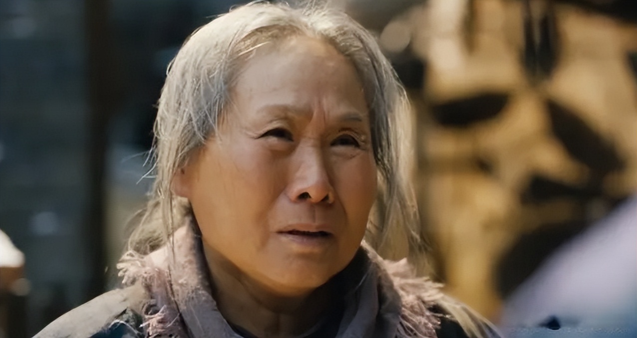 苇青:62岁才出道,哭戏感动全国,儿子为她放弃事业,今成老戏骨