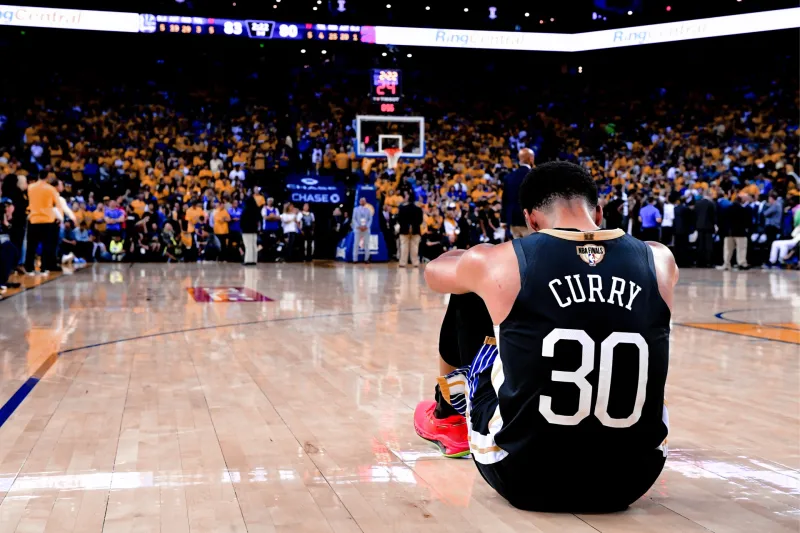 最强nba勇杜为什么被削(用一生来对抗傲慢与偏见，万字长文记录库里的乔丹精神)