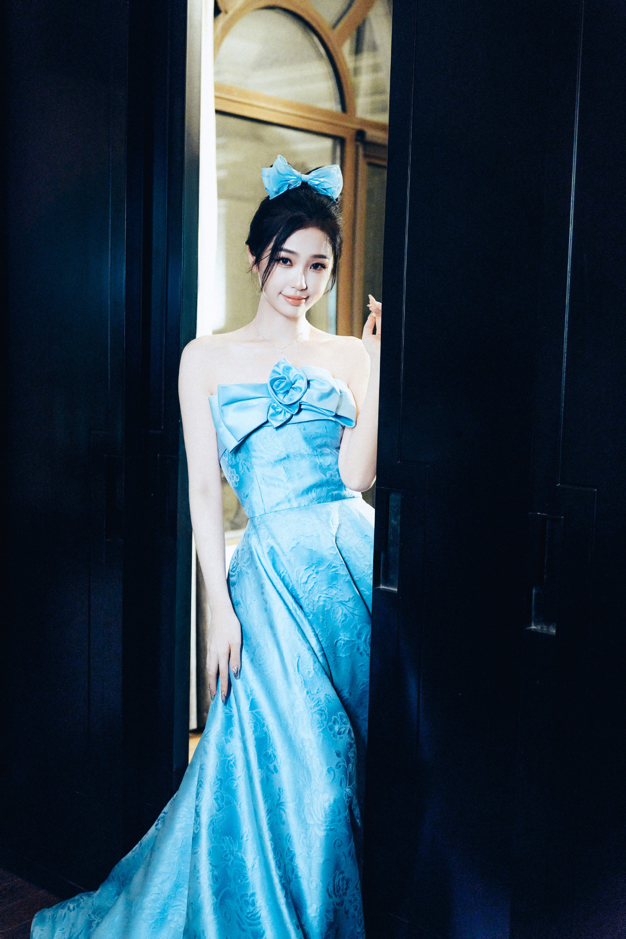 卫视春晚女星造型:赵丽颖最高贵,杨幂最典雅,关晓彤最娇媚