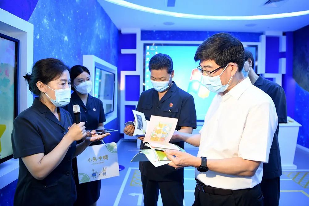 李猛到省政法单位调研指导工作