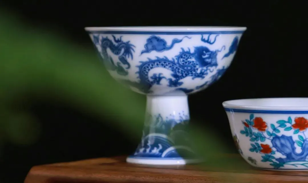 读瓷|三年的沉淀,烧出这一组绝美斗彩青花杯,太贵气了
