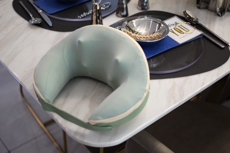 按摩热敷 舒适解疲 siaasoo象术颈椎按摩器