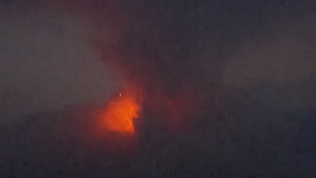 日本火山爆发视频(什么节奏！日本樱岛火山大喷发，烟柱达1200米，有人更担心富士山)