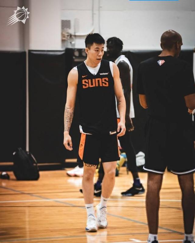 nba球员为什么击掌(只给2分钟为什么还这么拼？张镇麟掏心窝子说心里话，说得实在)