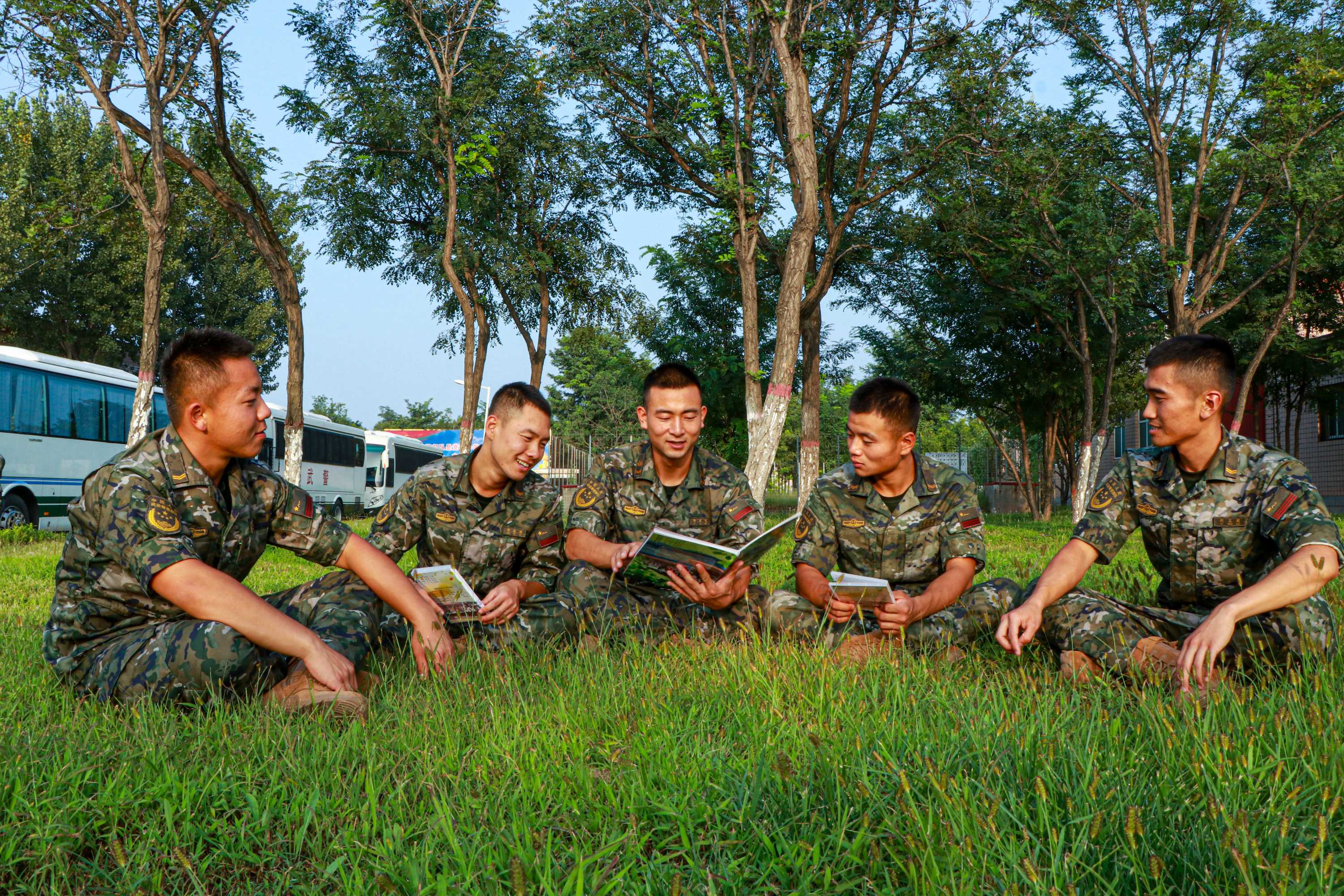 尖刀班的五天五夜（老兵故事 - 铁骨柔情好班长胡亚飞）