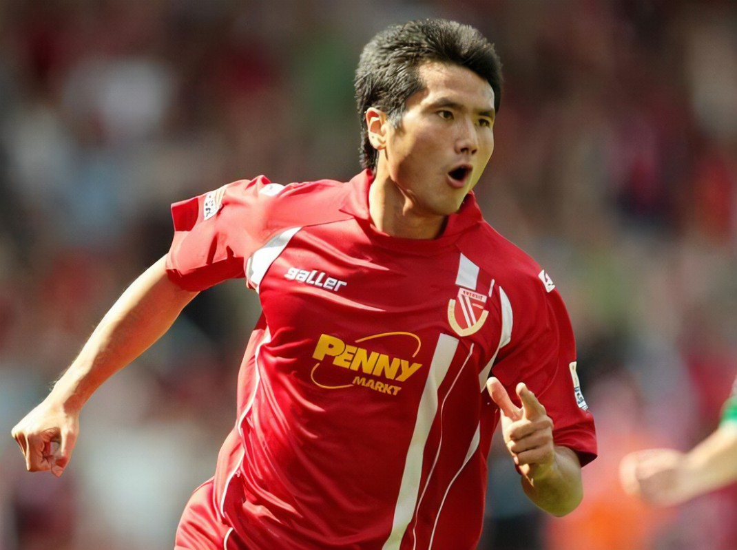 视野和脚法的完美结合(亚洲金左脚邵佳一,为何能进入德甲名人堂?