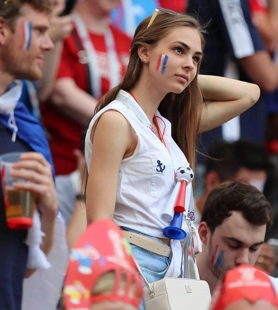 世界杯为什么没女人（世界杯镜头中为何没了美女，足球灵魂尚在，花边则一去不复返）
