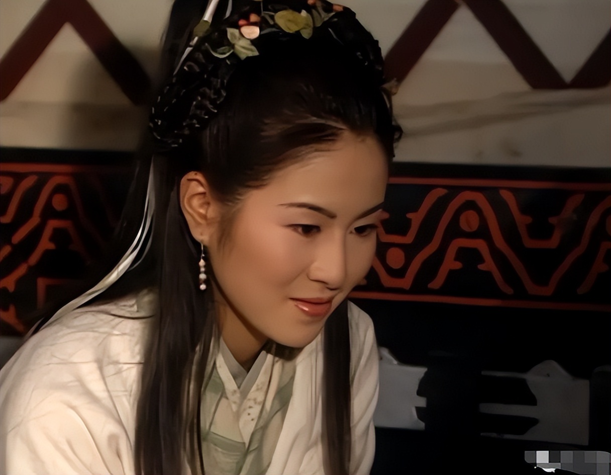 42岁叶璇近照曝光，模样大变嘴歪锥子脸，还撞脸多位女星