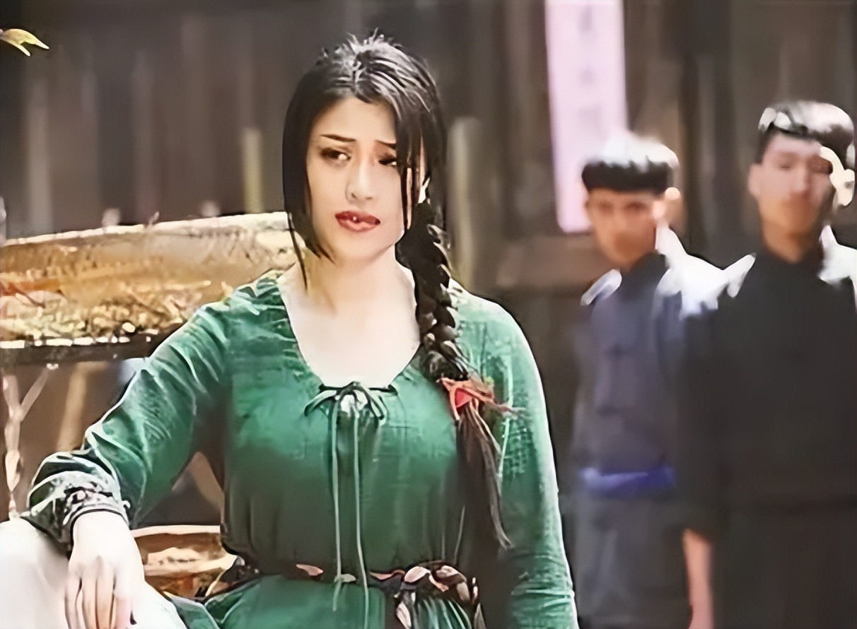 葛天《剿匪英雄》剧照她疯狂接戏,相继主演了《咸鱼传奇》《我爱你,这