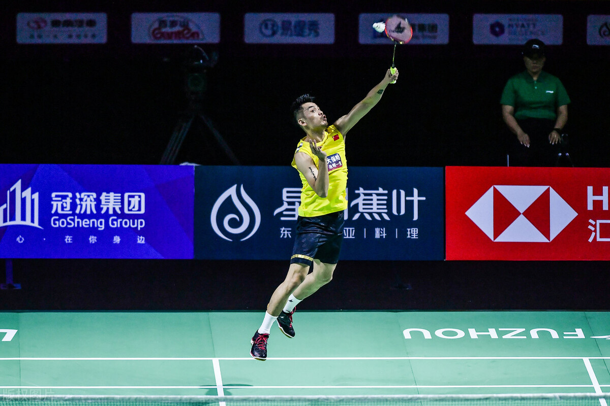 2013年7月,马来西亚羽毛球运动员陈文宏与队友李宗伟在进行新球拍速度