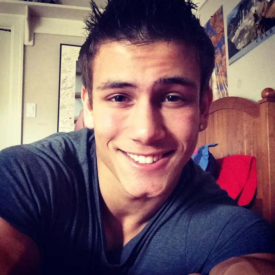 michael hoffman 首谈性侵,悲惨过去让他把老男人当成提款机