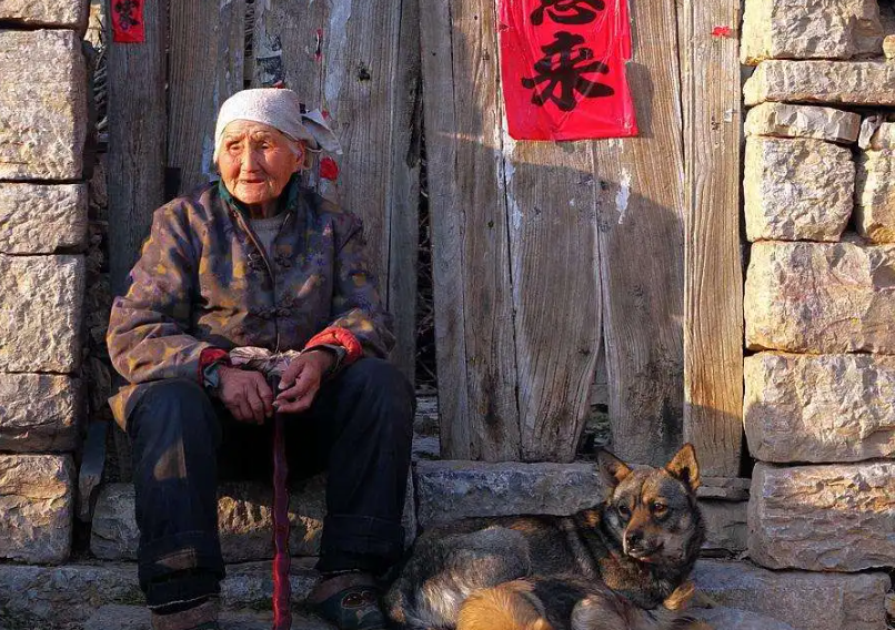 我觉得自己老了两年(俗话：“人老两年坎，迈过得福寿”，是哪两年？如何才能跨过)