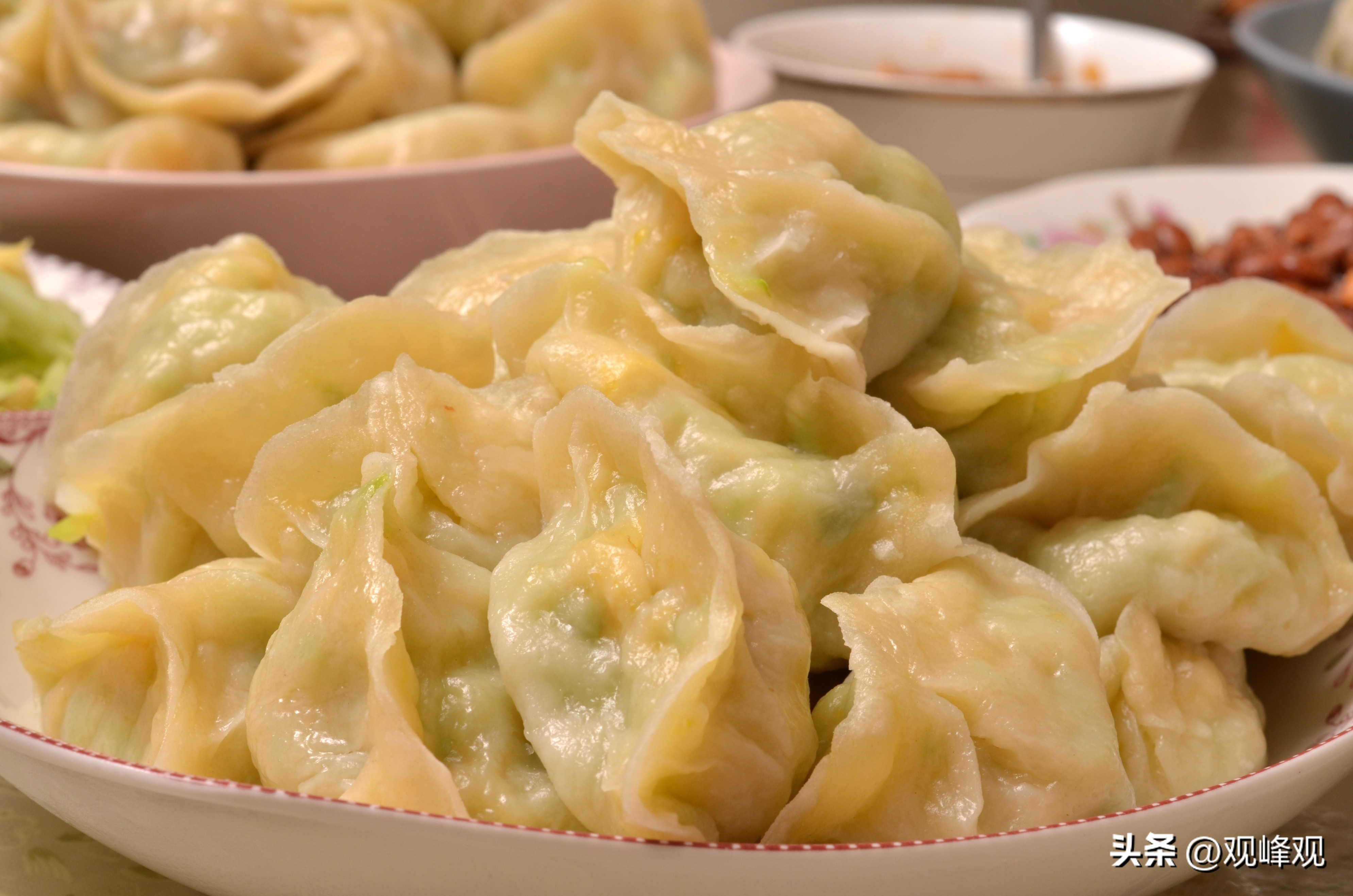 西葫芦三鲜饺子馅(角瓜鸡蛋海米馅儿"素三鲜"蒸饺「观峰家常菜」)