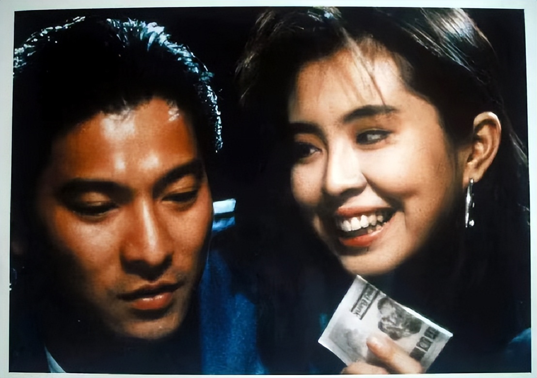 同样是演一代赌神,把《赌神》三部曲放在一起看,差距就出来了