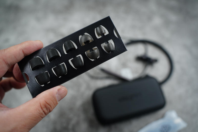 性能外翻的项圈蓝牙：创新Aurvana Trio Wireless评测