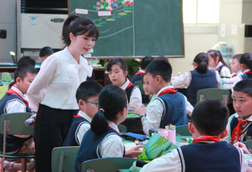 成都教师发放绩效工资，一次拿到5万元，非师范生也想去任教