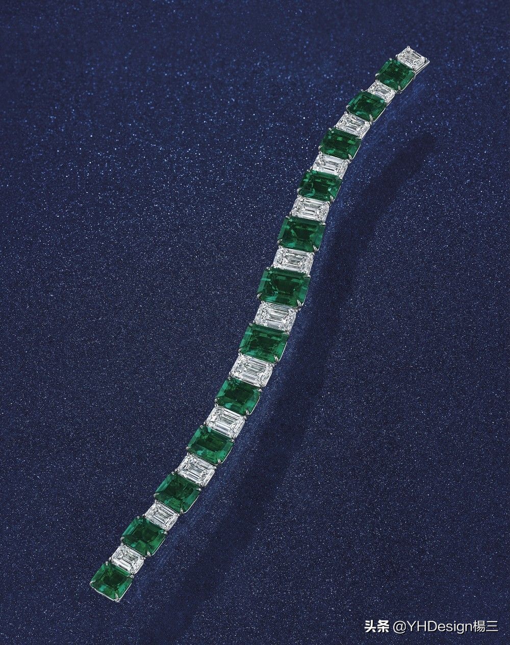 每日珠宝丨香港珠宝春拍：帝王绿翡翠项链6903万港币成交