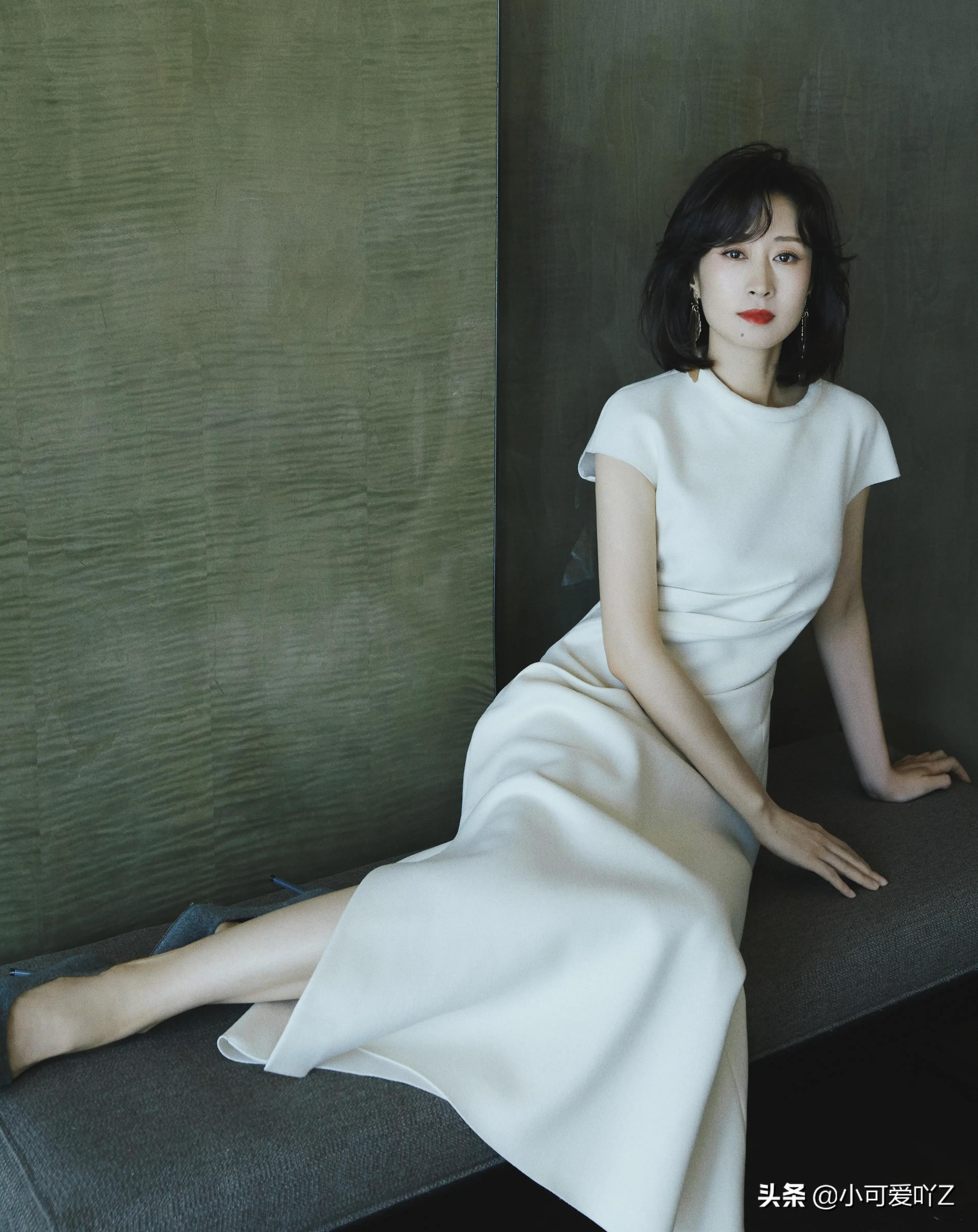 刘敏涛，裙装衬托出成熟女人的美