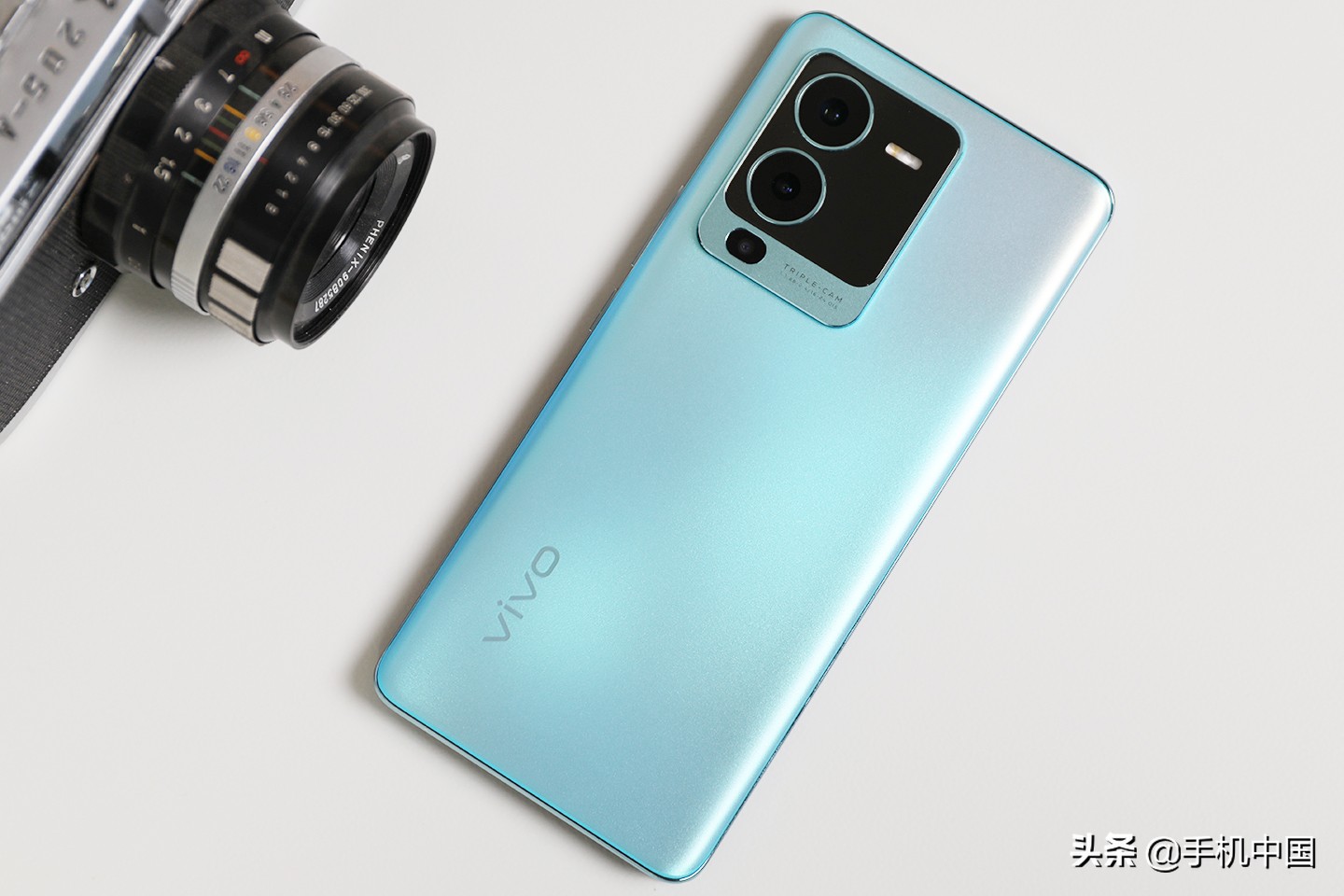 vivo S15 Pro图赏：双曲面设计 给你“盛夏”中的一丝清凉