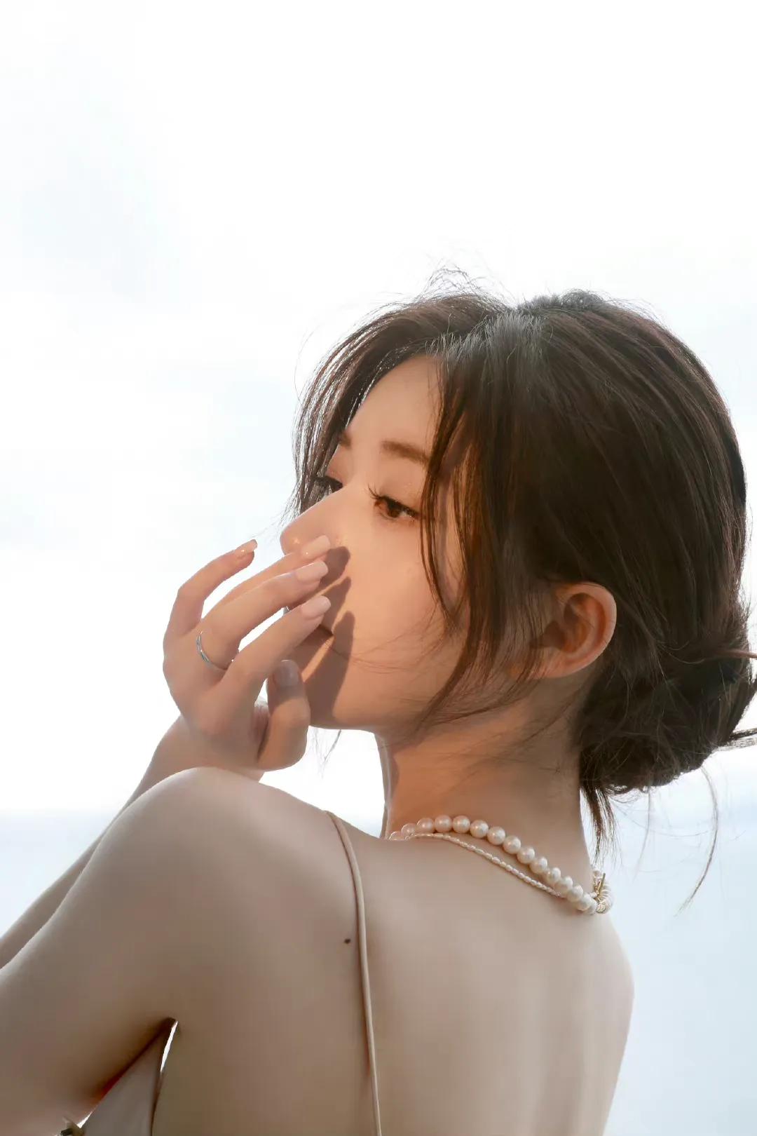 赵露思珍珠吊带长裙