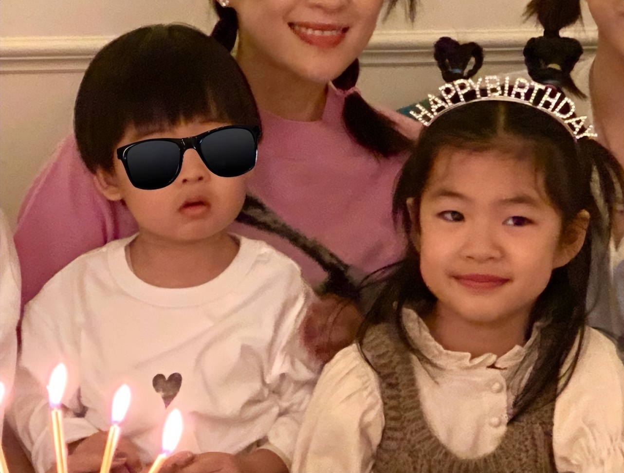 章子怡晒儿女种菜，醒醒晒黑弟弟长高，汪峰视角下子怡素颜罕曝光