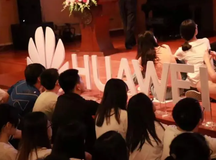 双非毕业生也能进大厂？华为签下“三所大学”，学生就业不愁了