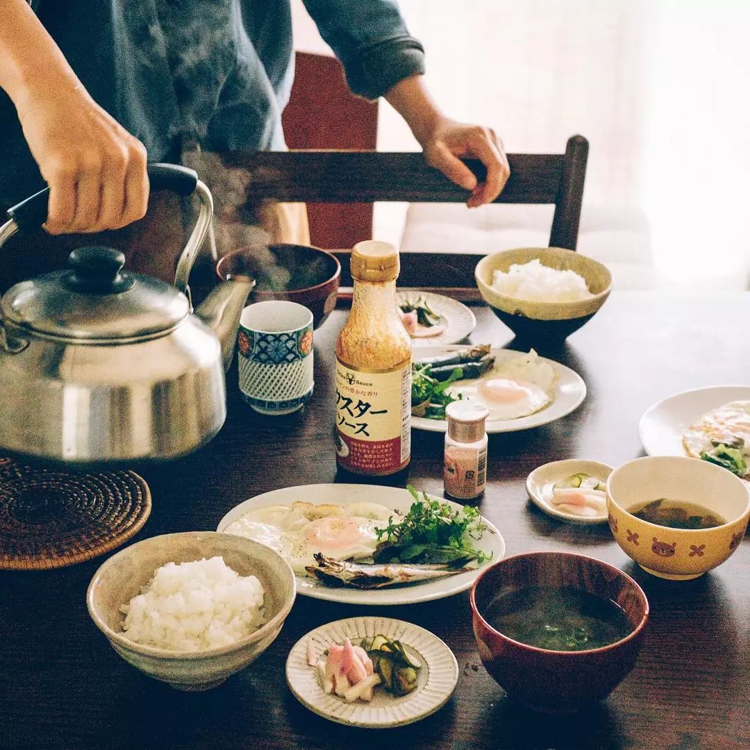 热气腾腾的美食，是对枯燥生活的治愈