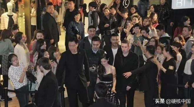 参加活动 出行气场十足，明星就该有这么大的排场吗？