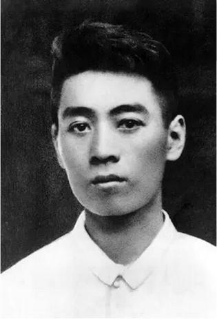 1959年周恩来视察南开大学，炊事员想给总理做饭，周恩来婉言谢绝