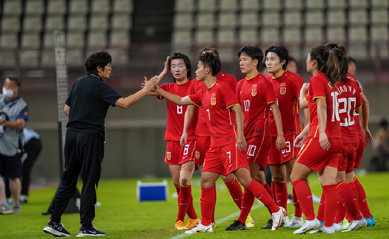 中国女足日本足(平历史最佳！中国女足0-0日本队，1胜2平夺亚军，日本队成功卫冕)