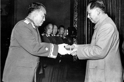 盘点1955年授衔的十位国军起义将领，三位上将军衔，最低也是少将