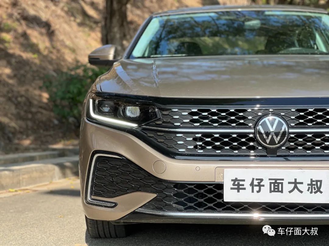面哥试车 大众新帕萨特：“这帮年轻人，我拿捏了”