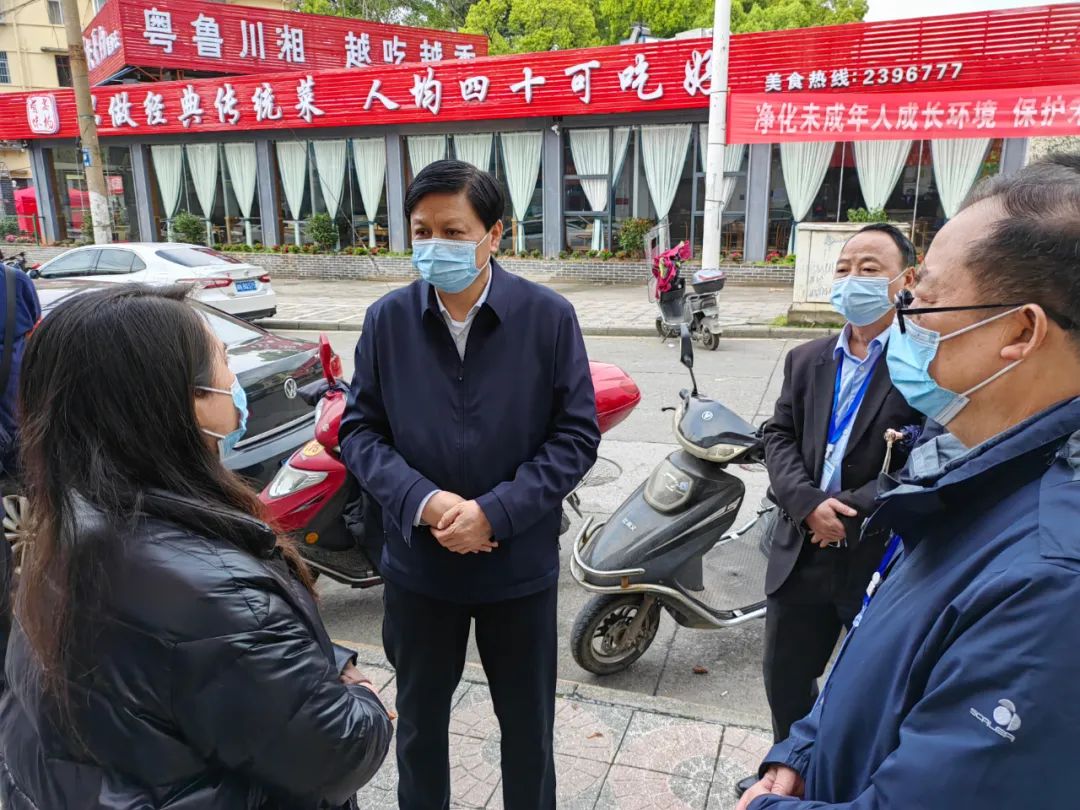 李万千在联点社区督导时强调 严格科学精准精细做好疫情防控工作