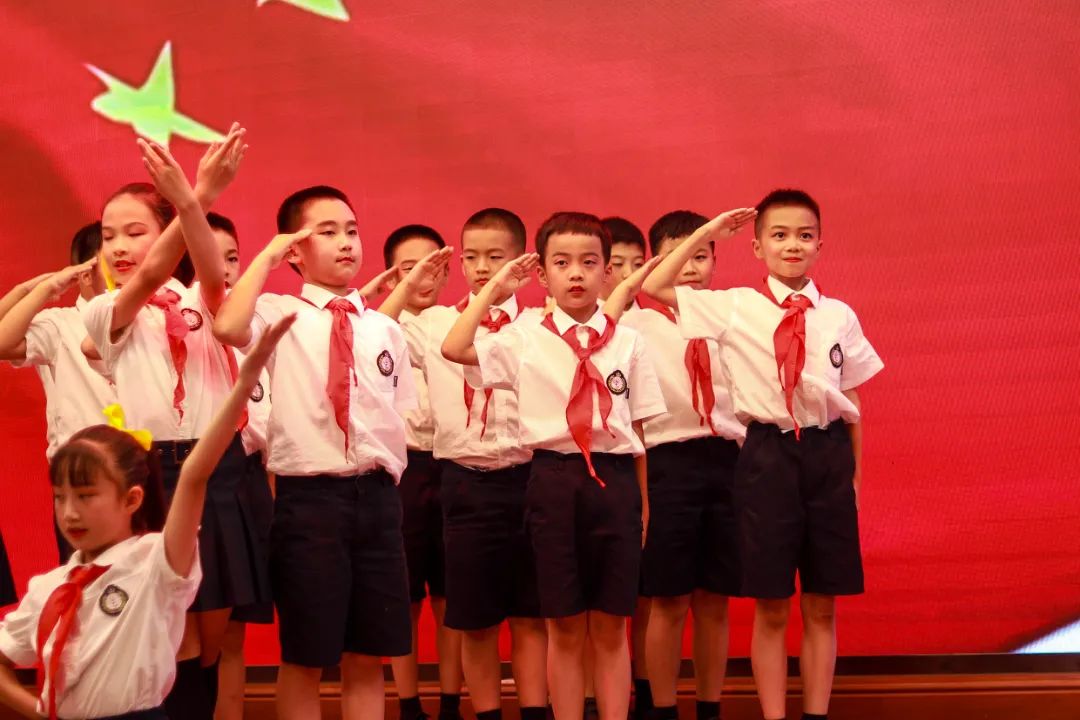 华阳实小举行“童星耀五月·艺术绽花开”群舞比赛（三四年级）
