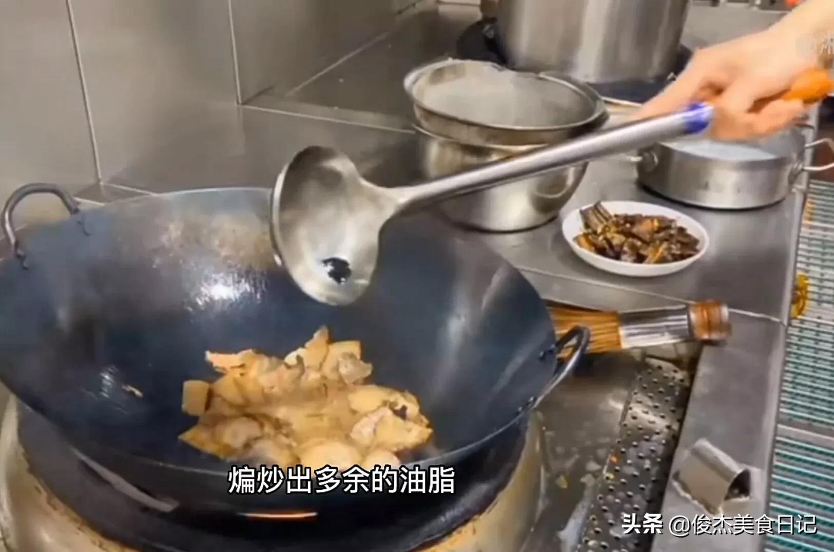 鳝鱼片的家常做法（教你做经典名菜腊肉烧鳝片）