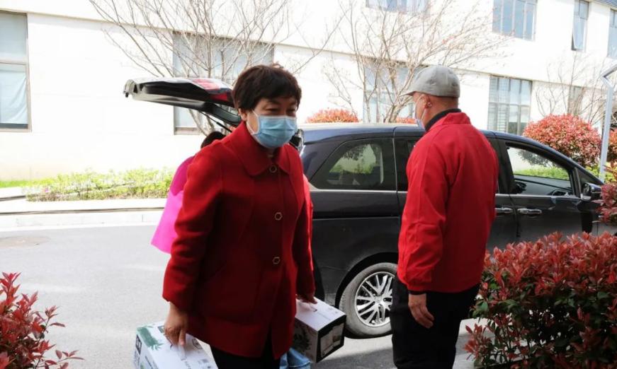 致敬防疫英雄！福气多公司等慰问慰问大云区域协查专班人员