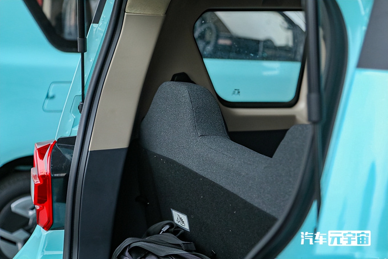 北汽盯上五菱宏光MINI了！空间大很多，卖3.39万会火吗？